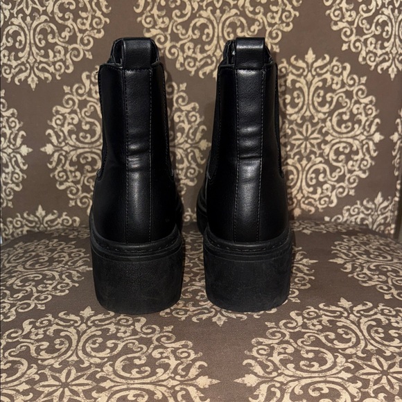 Forever 21 Black Ankle Boots - Picture 5 of 9